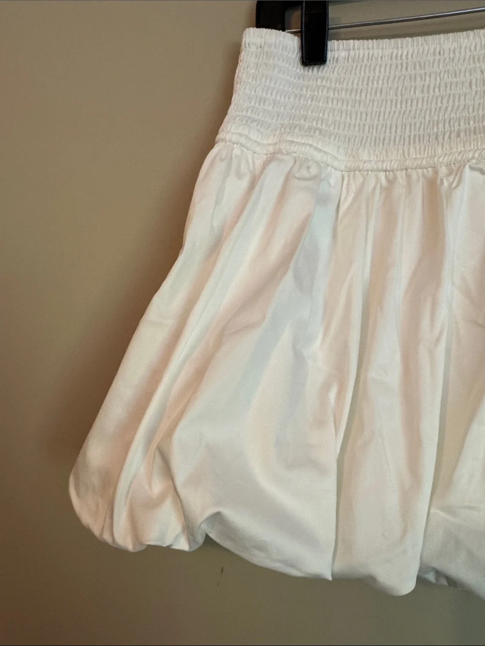 NWOT- BP Bubble Hem Mini Skirt, White, size large